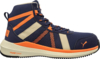 Preview: Der Schuh ist ein sportlicher, blauer Hochschnitt mit orangen Akzenten. Er hat ein atmungsaktives Obermaterial aus Netz und eine flexible, gepolsterte Sohle für Komfort und Stabilität.