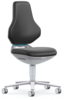 Preview: The office chair has an ergonomic, black backrest and a soft seat. It is mounted on an adjustable base with five casters, which allows for mobility.