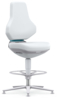 Preview: The chair has a tall, plain backrest and a wide seat in white. It stands on a sturdy, chrome-plated base with a circular foot ring. The shape is modern and ergonomic.