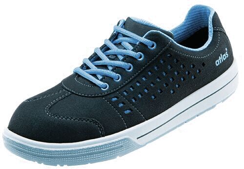 The shoe is a sporty half-shoe in dark blue with light blue shoelaces. It has a white sole and side holes for ventilation. The surface is made of smooth material.