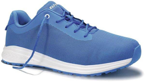 Der Schuh ist sportlich und schlank, überwiegend in kräftigem Blau mit einem luftigen Netzmaterial. Die Sohle ist weiß mit einer blauen Unterseite. Er hat Schnürsenkel und eine modern gestaltete Form.