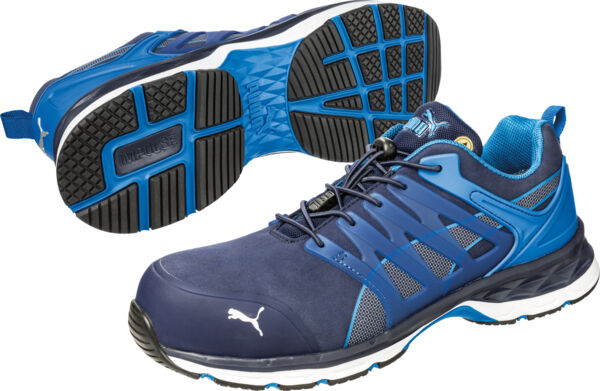 The image shows a sporty shoe in dark blue with light blue accents. The shoe features a lightweight, breathable structure and a grippy, non-slip sole.