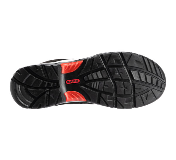 The image shows the sole of a sports shoe. It is made of black rubber with a non-slip tread. Red and orange accents are integrated into the sole.