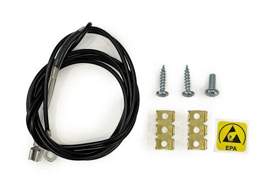 In the picture, various tools and materials can be seen: a black cable, three screws (two screwable, one with matching thread), two metal connectors, and a yellow warning sign with a symbol.