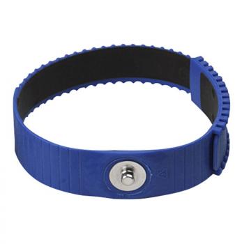 Das Bild zeigt ein blaues, flexibles Armband aus Silikon. Es hat eine glatte Oberfläche mit rutschfesten Rillen und einen Druckknopf auf der Vorderseite zur Fixierung.