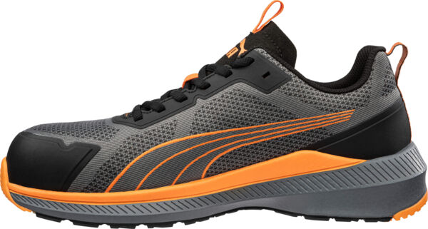 The shoe is a sporty gray half-shoe with orange details. The material is textured, the sole is sturdy and offers good support. A modern and functional design.