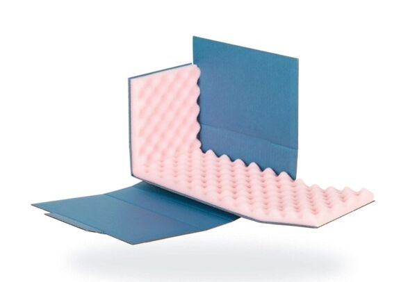 The image shows an L-shaped foam block with a rough, wavy surface in pink. It is surrounded by a blue cardboard and has a foldable structure.