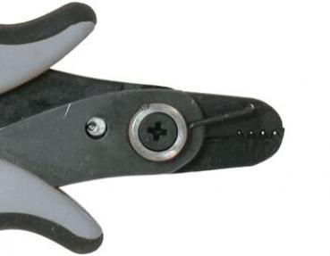 The image shows the head of a pair of pliers. It has two rubber grips and a metallic cutting edge. A screw head is visible at the top, and the cutting edge has fine teeth.