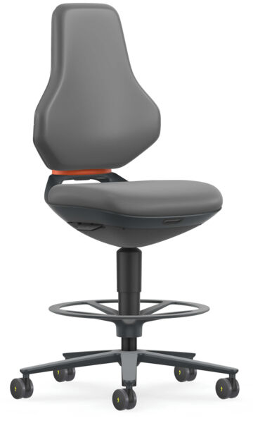 The chair has a high backrest and a padded seat in gray. It stands on a stable base with five casters and has a footrest. The construction appears modern and functional.