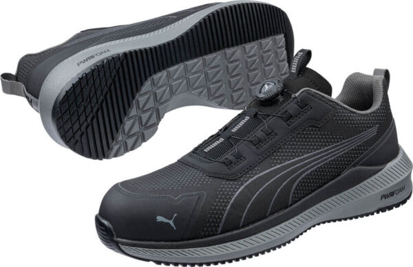 The image shows black sports shoes with a sturdy, rubberized sole. They feature a sleek design and a quick-lacing function. The material appears breathable and flexible.