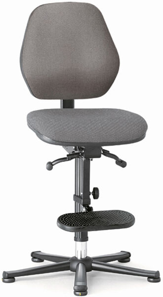 The image shows an ergonomic office chair in gray. It has a slightly adjusted backrest and an adjustable seat height. A footrest is also integrated.