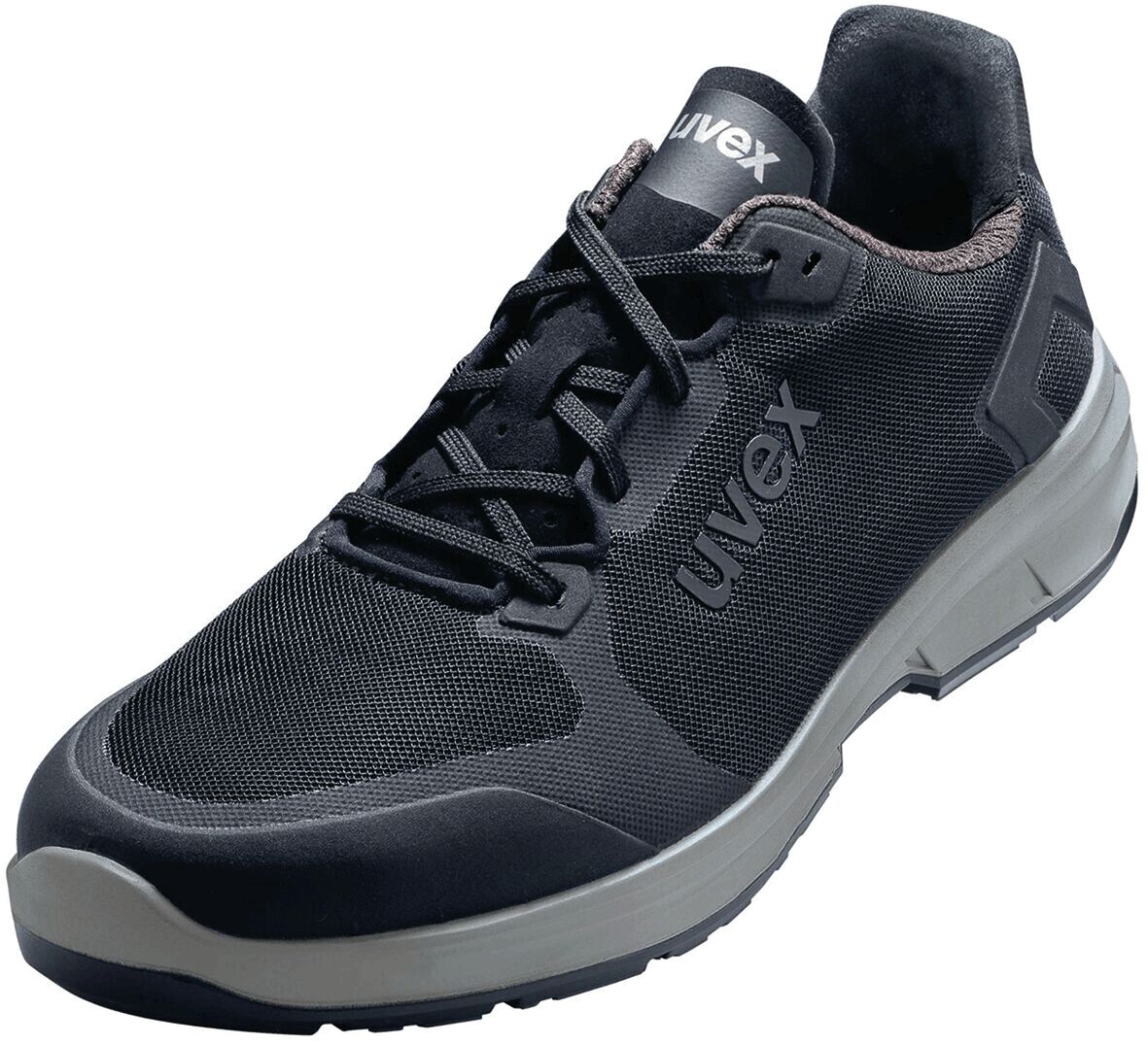 The shoe is a sporty half shoe in black with gray details. It has a textured surface and a sturdy, non-slip sole, ideal for active use.