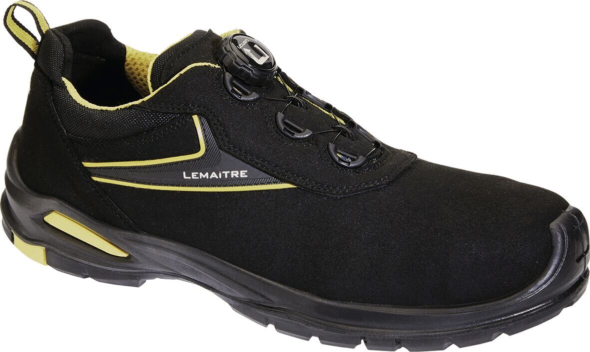 The shoe is black with yellow accents. It has a sporty shape, a non-slip sole, and a quick-lacing system. Ideal for work or leisure. The brand name is "Lemaître".