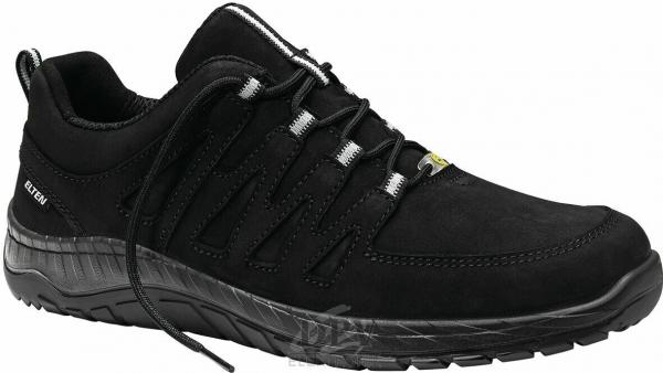 It is a black, sporty shoe made of soft material. It has a flexible sole and lacing with several eyelets for good support. Ideal for leisure and active movements.