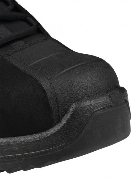 The image shows the tip of a black work shoe. The sole is reinforced and has a smooth, robust texture. The shoe appears sturdy and offers good protection.