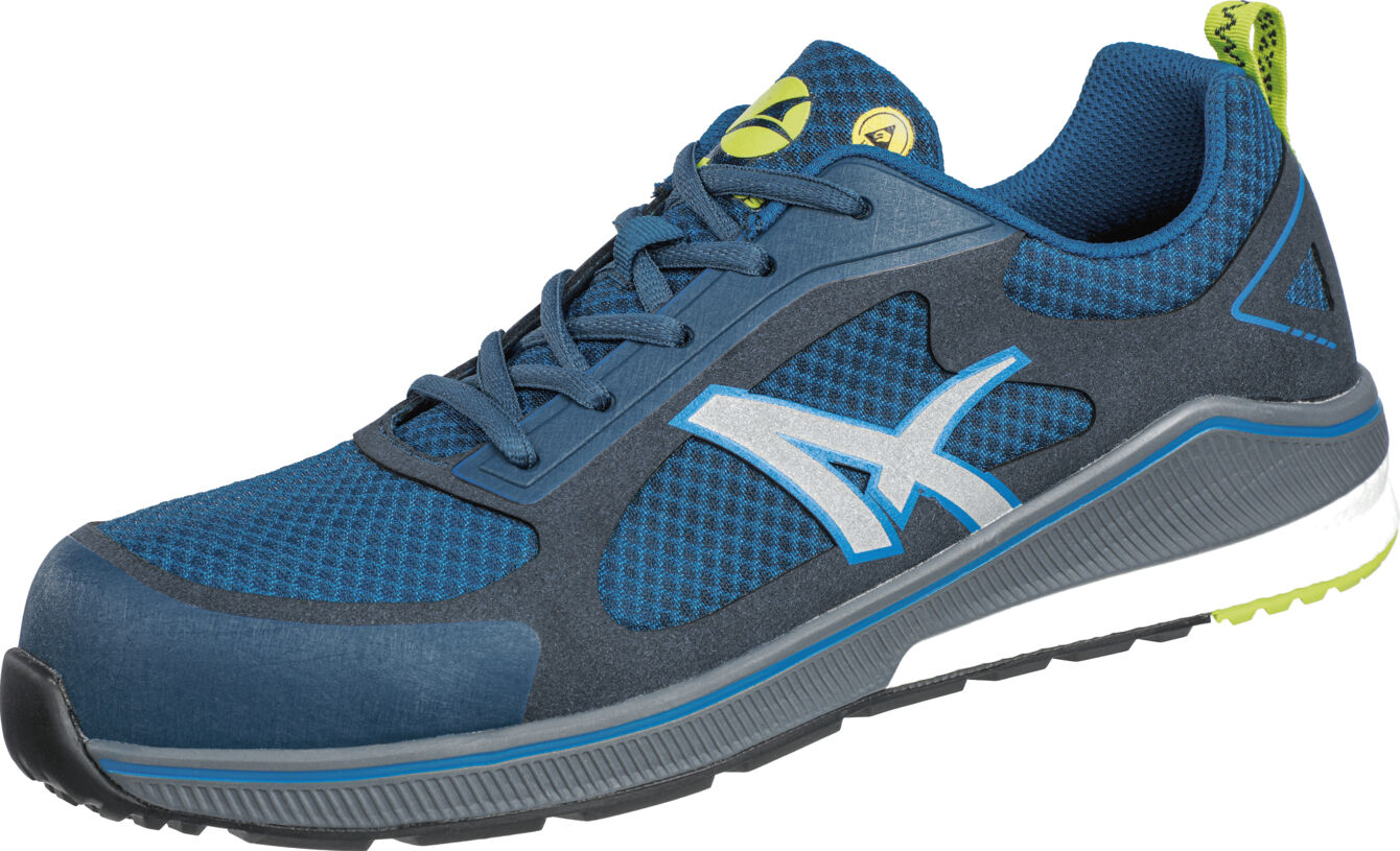 The shoe is sporty and features a deep blue with blue and gray elements. It has a padded sole and a functional design, ideal for activity and comfort.