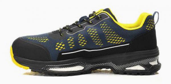 The shoe is a sporty sneaker in black and dark blue, with yellow accents. The upper material features mesh details for breathability. The sole is stable and lightly padded.