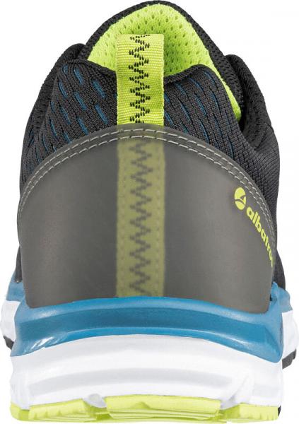 The image shows the rear view of a sports shoe. The shoe has a black upper, a gray rear area, and a blue border. A yellow pull tab is visible.