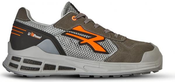 The shoe is sporty, in shades of gray with graphic elements in orange. It features a breathable mesh upper and a sturdy, non-slip sole. Ideal for active use.