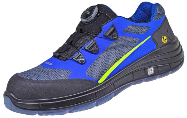 The shoe is a sporty sneaker in blue and black. It has a smooth mesh upper and reinforced areas. With a special closure system, it can be easily adjusted.