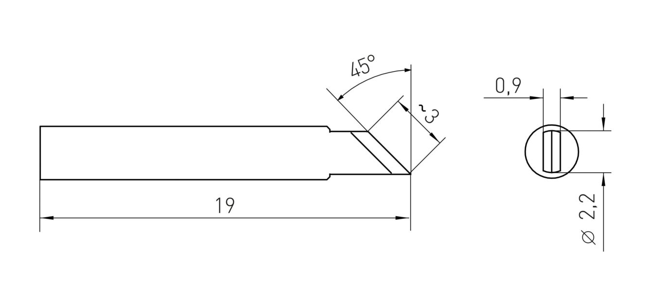 Das Bild zeigt eine technische Zeichnung eines Werkstücks. Es hat einen länglichen Körper mit einem schrägen Ende, das einen 45-Grad-Winkel aufweist. Maße sind angegeben.