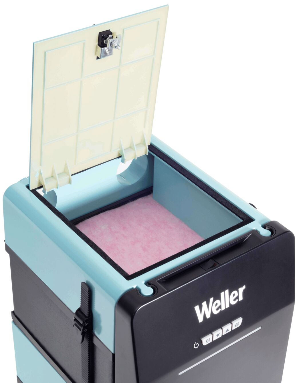 Das Bild zeigt eine schlichte schwarze Box mit einem hellblauen Deckel, der geöffnet ist. Im Inneren ist eine pinke, flauschige Oberfläche sichtbar. Auf der Vorderseite stehen die Buchstaben "Weller" und einige Bedientasten.