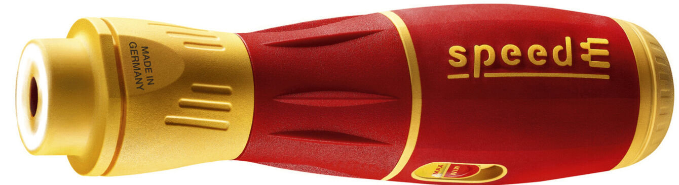 It is a red flashlight with golden accents. It has an ergonomic shape, a non-slip surface, and bears the inscription "speed" on the side.