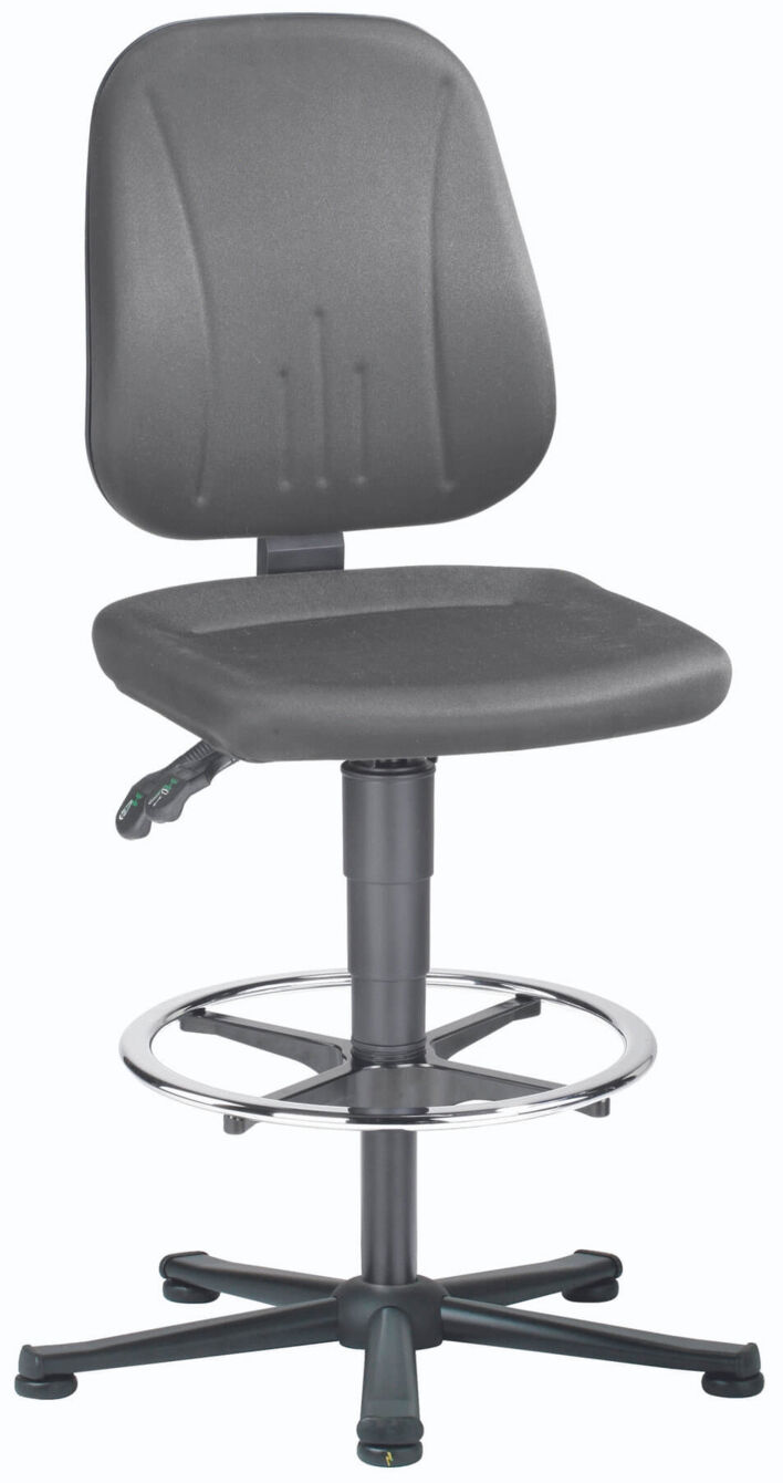 The image shows an adjustable office chair in gray. It features a padded seat, a backrest with gentle lines, and a sturdy base with five casters as well as a round footrest.